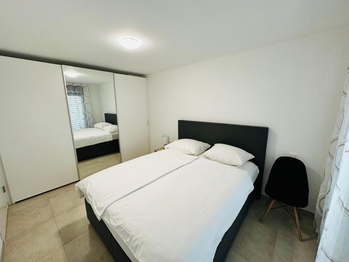 Residenza Diamante Apartment โลการ์โน ภายนอก รูปภาพ